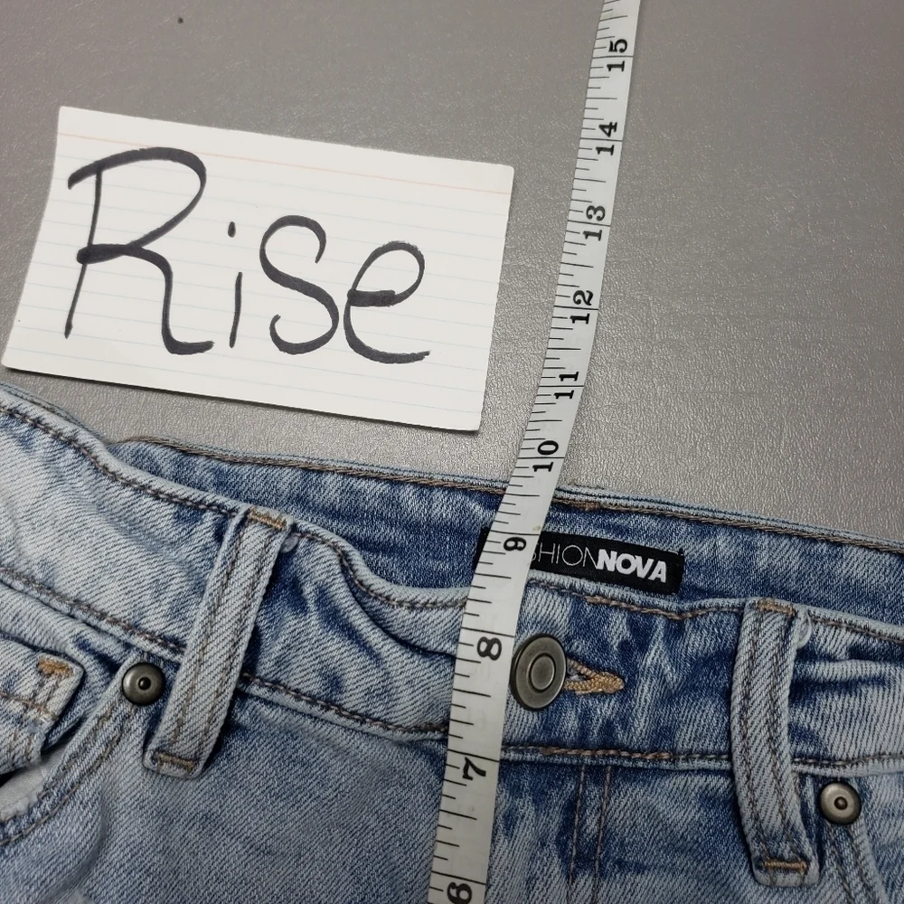 Fashion nova light wash highly ripped skinny jeans juniors size 1